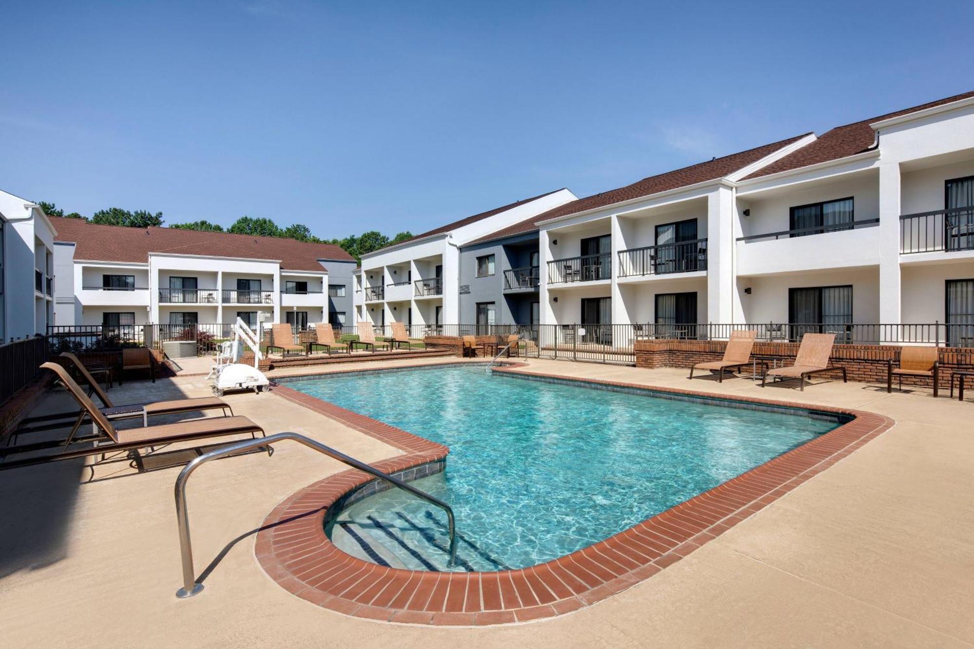 Courtyard Atlanta Norcross/Peachtree Corners Exterior foto